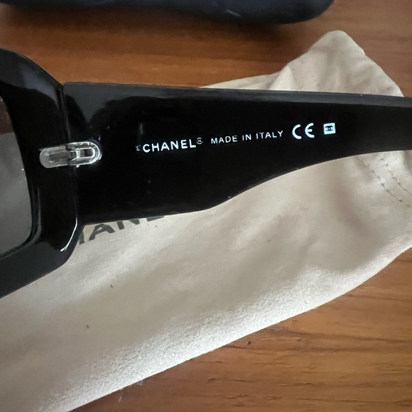 Chanel sunglasses,authentic. - Picture 2 of 8